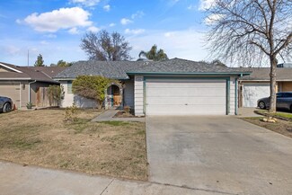 636 W Wren Dr, Visalia, CA 93291