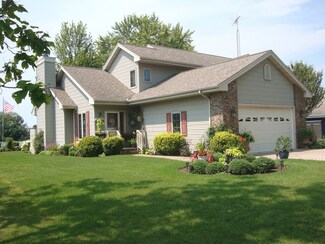 303 Lakeshore Dr, Cissna Park, IL 60924