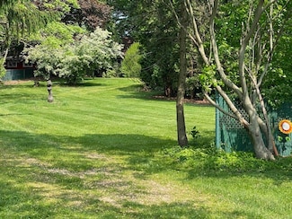 10634 N Edgewood Dr, Lake City, PA 16423