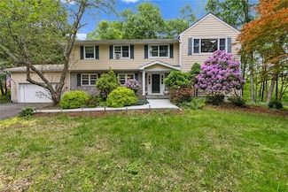 96 Warren St, Somers, NY 10589