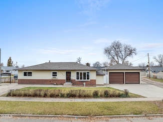 505 17th Ave W, Williston, ND 58801