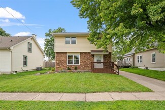 540 6th St, Waukee, IA 50263