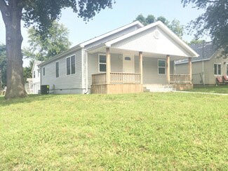 583 W Vest St, Marshall, MO 65340