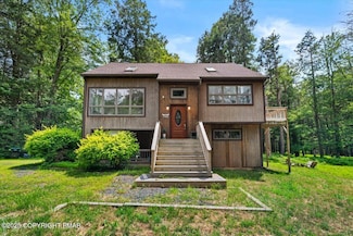 2106 Wagner Forest Dr, Pocono Lake, PA 18347