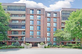 125 Acacia Cir Unit 301E, Indian Head Park, IL 60525