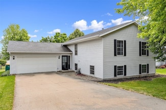 2030 Dows St, Ely, IA 52227