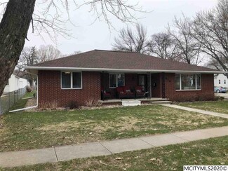 916 Main Ave, Clear Lake, IA 50428
