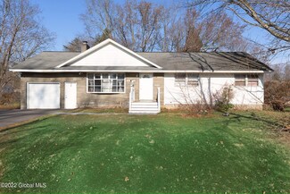 6 Rosemere Rd, Ballston Lake, NY 12019