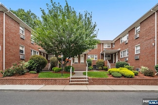201 Oakdene Place Unit C00E2, Cliffside Park, NJ 07010