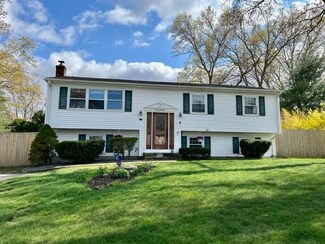 142 Acorn Ln, West Warwick, RI 02893