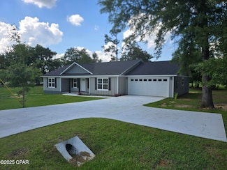 4610 Pineview Dr, Marianna, FL 32446