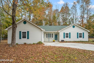 104 Donna Ct, Hubert, NC 28539