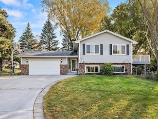 15029 Tyacke Dr, Burnsville, MN 55306