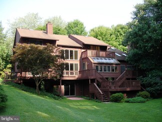 16 Seven Springs Ct, Phoenix, MD 21131