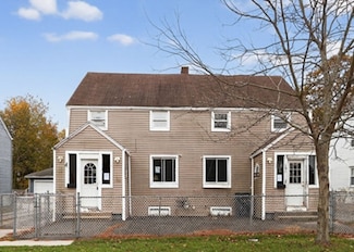 18 W Pleasant St, New London, CT 06320