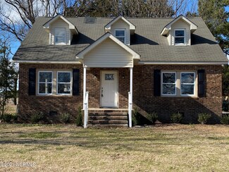 302 Cedar Ln, Williamston, NC 27892