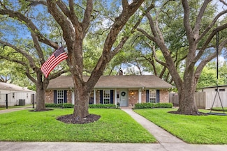 10714 Piping Rock Ln, Houston, TX 77042