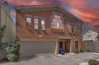 5218 Larkin St, Houston, TX 77007