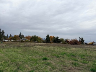 2335 W Stewart Ave, Medford, OR 97501