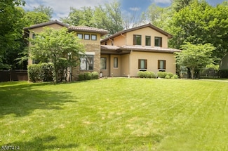 39 Crescent Dr, Morristown, NJ 07960