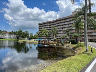 250 Jacaranda Dr Unit 303, Plantation, FL 33324