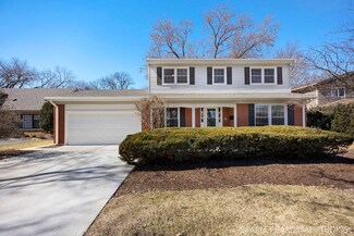 21 Pembroke Rd, Naperville, IL 60540
