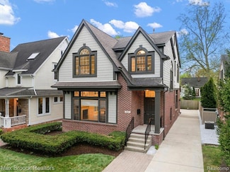 855 Wallace St, Birmingham, MI 48009
