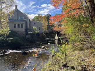 21 Mill Rd, Falmouth, ME 04105