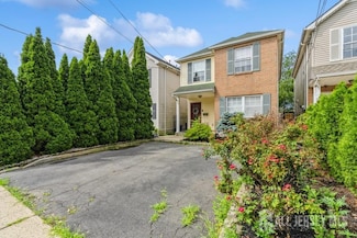 18 Henry Ave, New Brunswick, NJ 08901