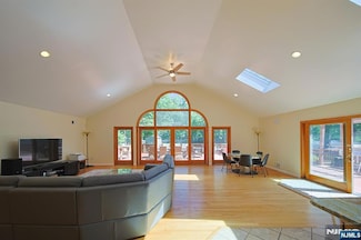 820 Westwood Ave, Rivervale, NJ 07675