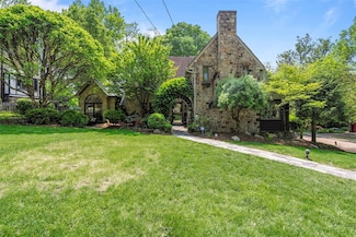 401 Parker Dr, Pittsburgh, PA 15216