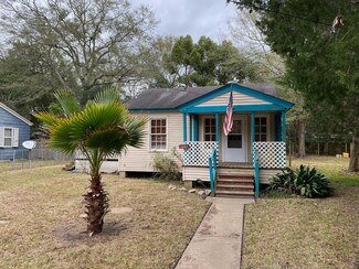 1406 Buena Vista St, Pascagoula, MS 39567