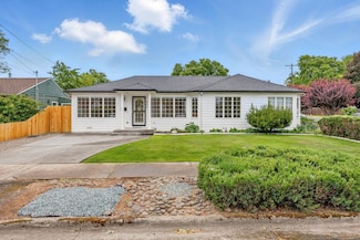 945 Mount Pitt Ave, Medford, OR 97501