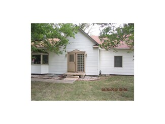 805 E Monroe Ave, Garnett, KS 66032