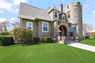 37 Fairview Ave, West Warwick, RI 02893