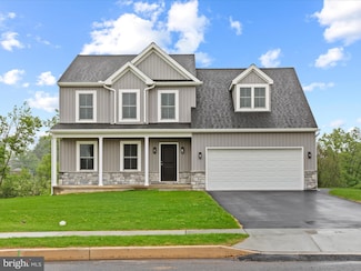 14 Family Dr, Carlisle, PA 17013