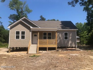 122 Lee St, Jarvisburg, NC 27947