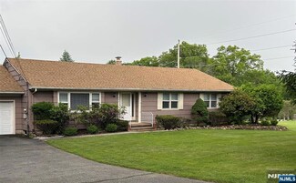 297 Airmont Ave, Mahwah, NJ 07430