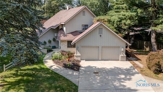 851 Country Club Dr, Bowling Green, OH 43402