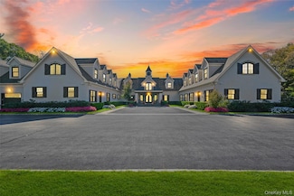 15 High Ridge Ln, Oyster Bay, NY 11771