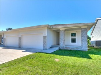4435 Lower Beaver Rd, Des Moines, IA 50310