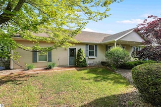 2901 Emerald Bluffs, Traverse City, MI 49684