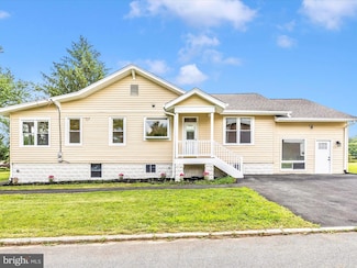 692 Ridge Rd, Mount Airy, MD 21771