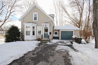 55 School St, Saco, ME 04072