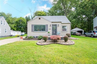 166 Iroquois St, Struthers, OH 44471