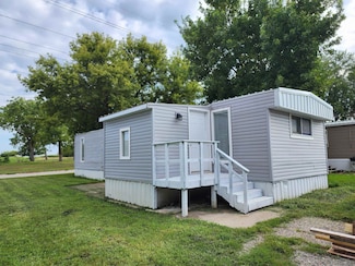 1502 Memphis Ave Unit 7, Spirit Lake, IA 51360