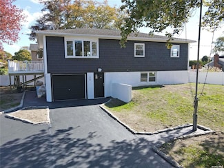 39 Roosevelt Blvd, East Patchogue, NY 11772