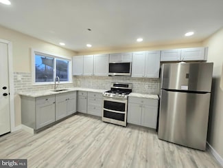 1107 Lake Shore Dr, Camden, NJ 08104