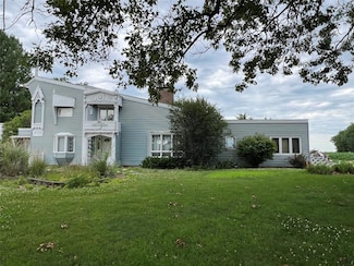 1826 Washington St, Pella, IA 50219