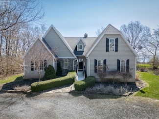 135 Morning Glory Ln, Kelleys Island, OH 43438